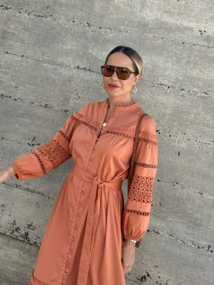 Vestido Chemise Entremeios Bolinhas.