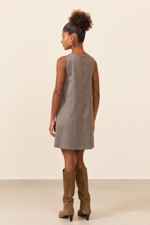 Vestido Curto Decote V-Imagem 6