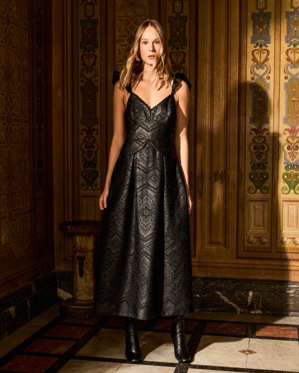 Vestido Couro Bordado Saia Pregas