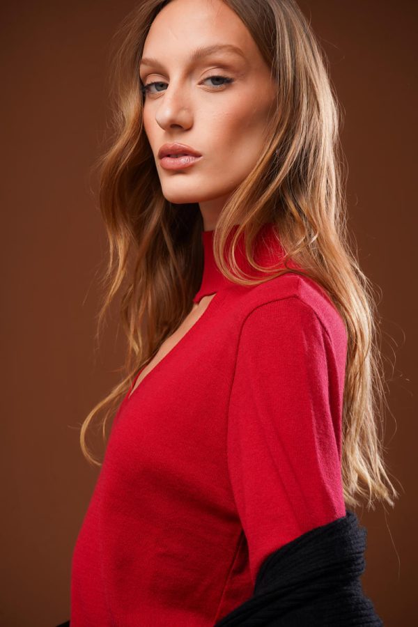 Blusa Gola Alta Decote V Marina-Imagem 16