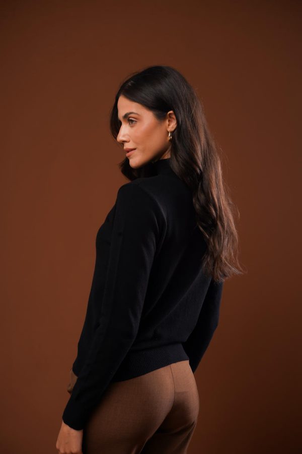 Blusa Gola Alta Decote V Marina-Imagem 24