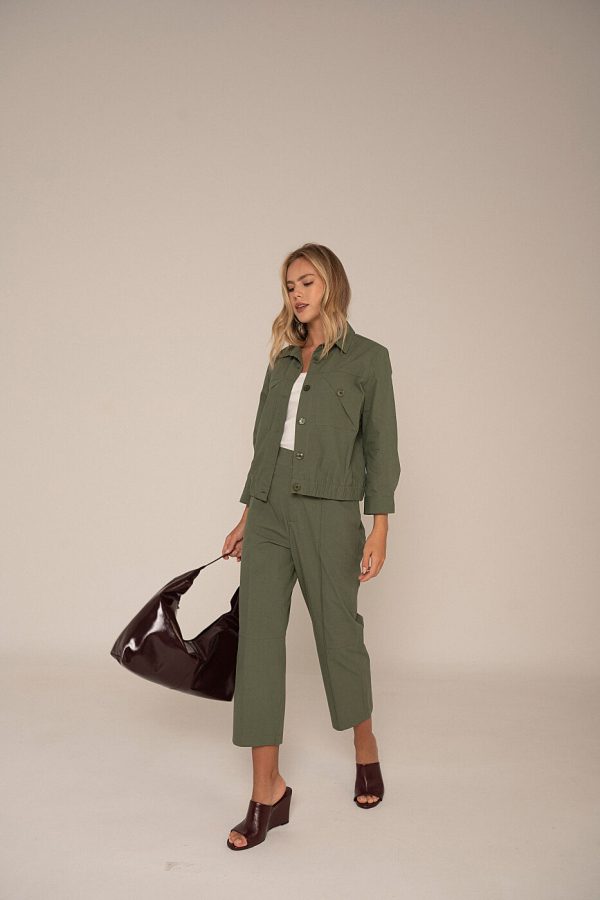 Calça Pantacourt Detalhe Nervura
