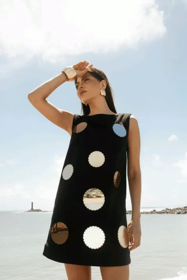 VESTIDO CURTO COM ESPELHO