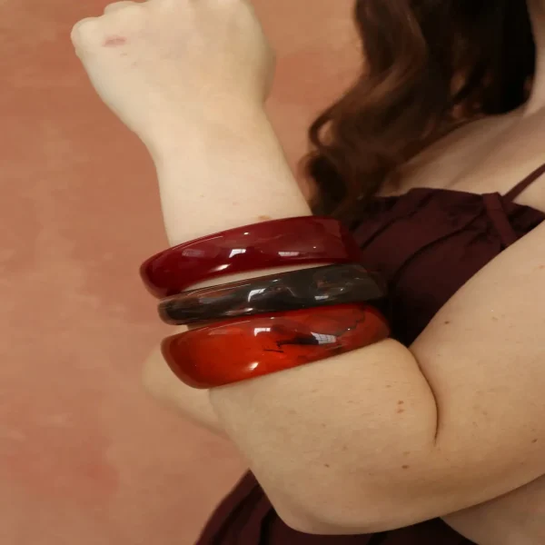 PULSEIRA LARGA VERMELHA RESINA LISA-Imagem 2