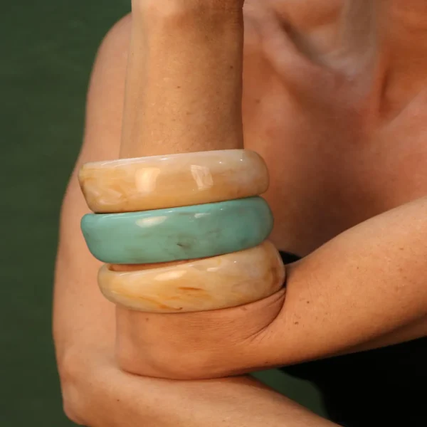 PULSEIRA LARGA BEGE MESCLADA RESINA-Imagem 2