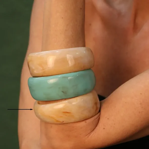 PULSEIRA LARGA BEGE MESCLADA RESINA-Imagem 3
