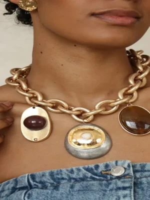 COLAR DOURADO COM PINGENTES OVAIS E CORRENTE GROSSA