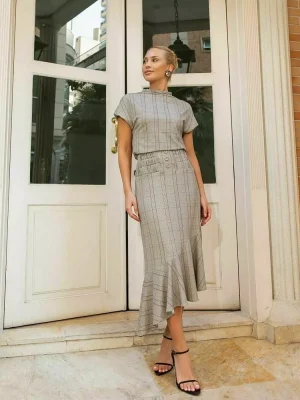 CONJUNTO BLUSA E SAIA MIDI ASSIMETRICA XADREZ