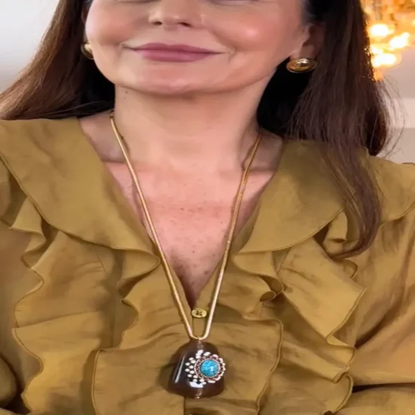 COLAR LONGO PINGENTE MARROM COM DETALHE TURQUESA-Imagem 2
