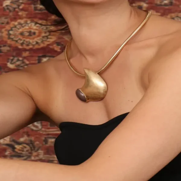 COLAR CHOKER DOURADO COM PEDRA MARROM-Imagem 2
