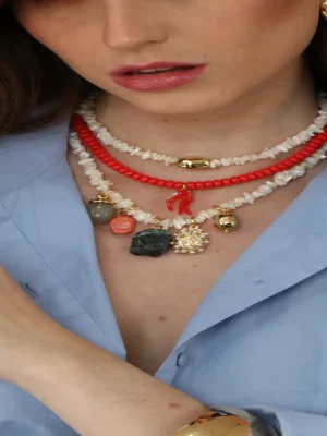 COLAR MADREPÉROLA E DOURADO CORAL CHIC