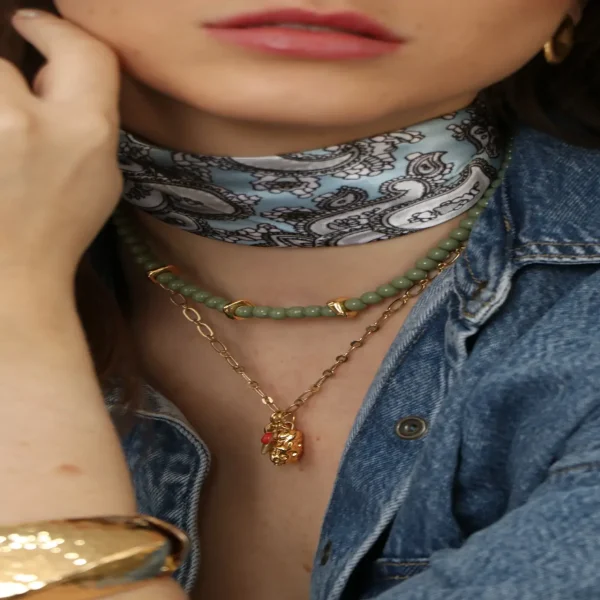 COLAR DUPLO COM CONTAS VERDES E PINGENTE DOURADO-Imagem 4