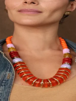 COLAR MAXI COLORIDO COM AROS DOURADOS