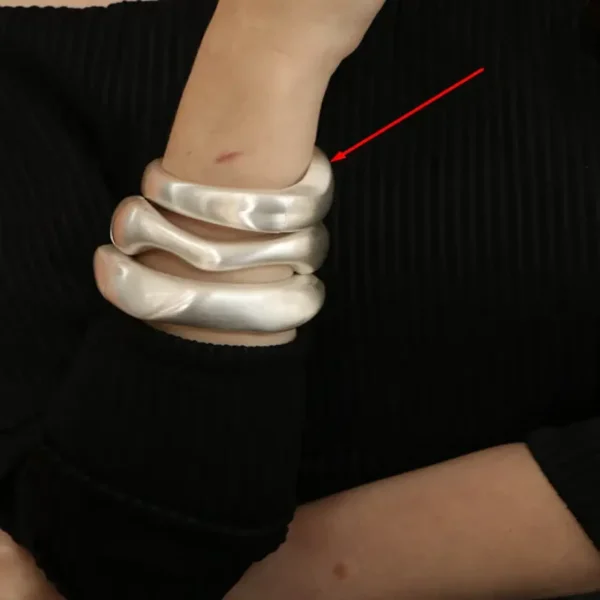 BRACELETE LARGO PRATA ESCULPIDA-Imagem 2