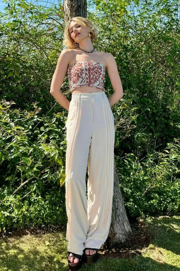 CALÇA COM PREGAS