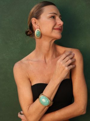 BRACELETE DOURADO COM PEDRA OVAL VERDE ÁGUA