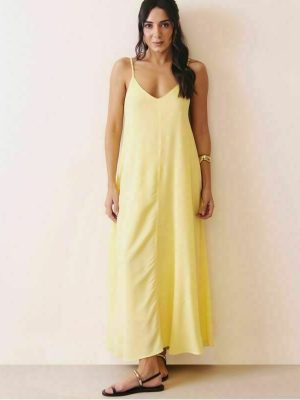 Vestido Amplo Com Amarracao Nas Costas