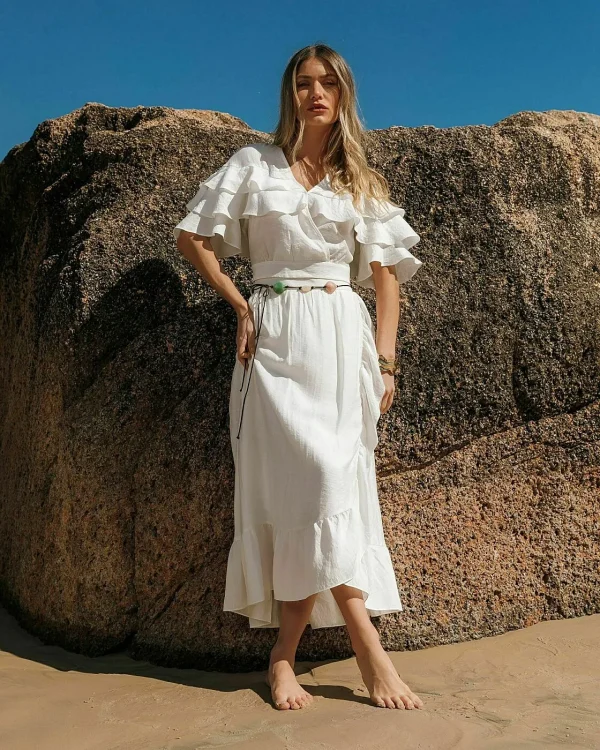“saia viscose com babado kaele off-white, fluida” “saia midi de viscose com barra em babado” “detalhe do tecido leve e movimento da saia”