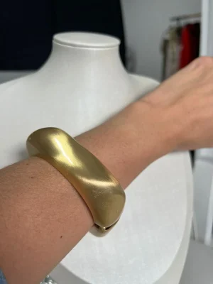 BRACELETE DOURADO QUADRADO FOSCO