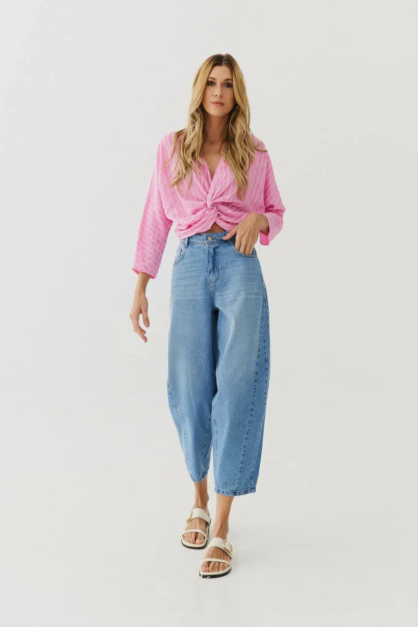 BLUSA TEXTURA LISTRA DECOTE V NO FRENTE - Imagem 3