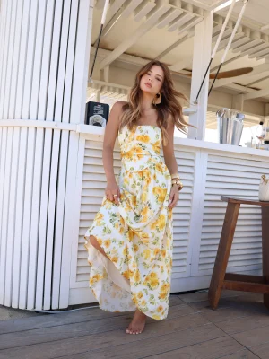“vestido amber kaele longo floral amarelo, caimento leve” “vestido longo floral com movimento à beira-mar” “detalhe de estampa floral e saia fluida”