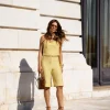 blusa lacy kaele em tom amarelo, caimento leve blusa leve sofisticada com alças finas detalhe de tecido com textura e acabamento elegante