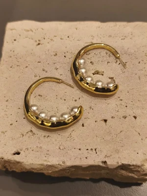 BRINCO DOURADO MADREPEROLA