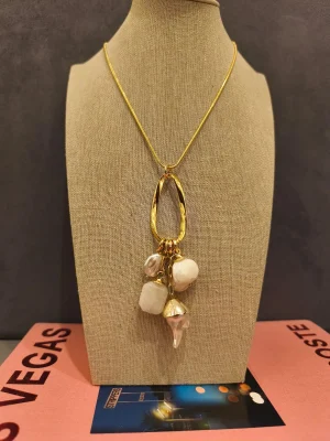 COLAR DOURADO PENCA MADREPEROLA