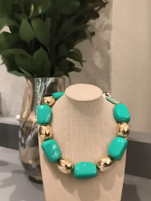 COLAR DOURADO PEDRA RESINA