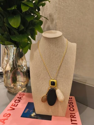 COLAR DOURADO QUADRADO