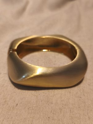 BRACELETE DOURADO QUADRADO FOSCO