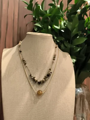 COLAR DOURADO CORDÃO RESINA