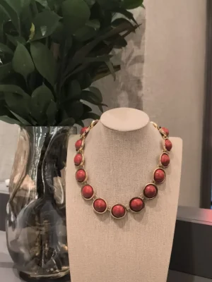 COLAR DOURADO VERMELHO