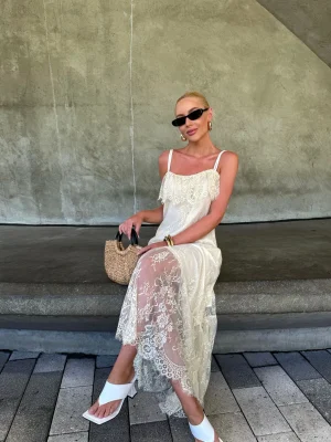 VESTIDO RENDA C/ BABADOS ASSIMÉTRICO