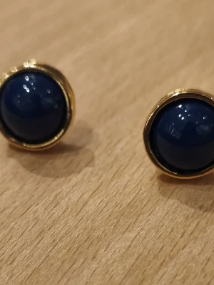 BRINCO DOURADO PONTO AZUL