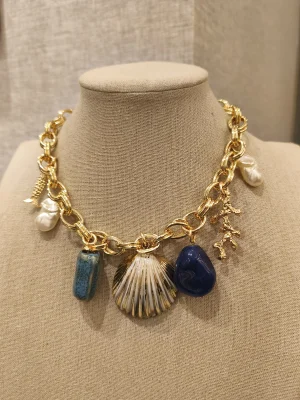 COLAR DOURADO CONCHA RESINA