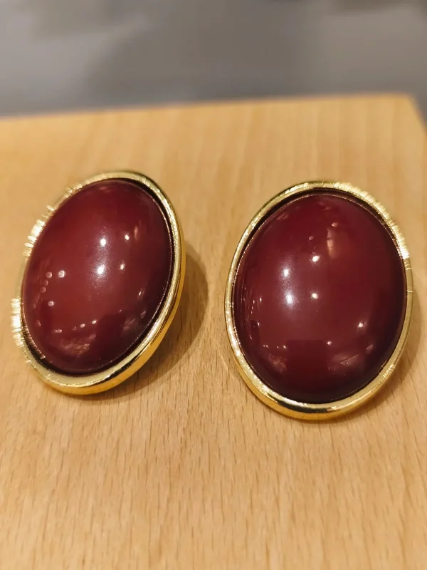 BRINCO DOURADO OVAL RESINA
