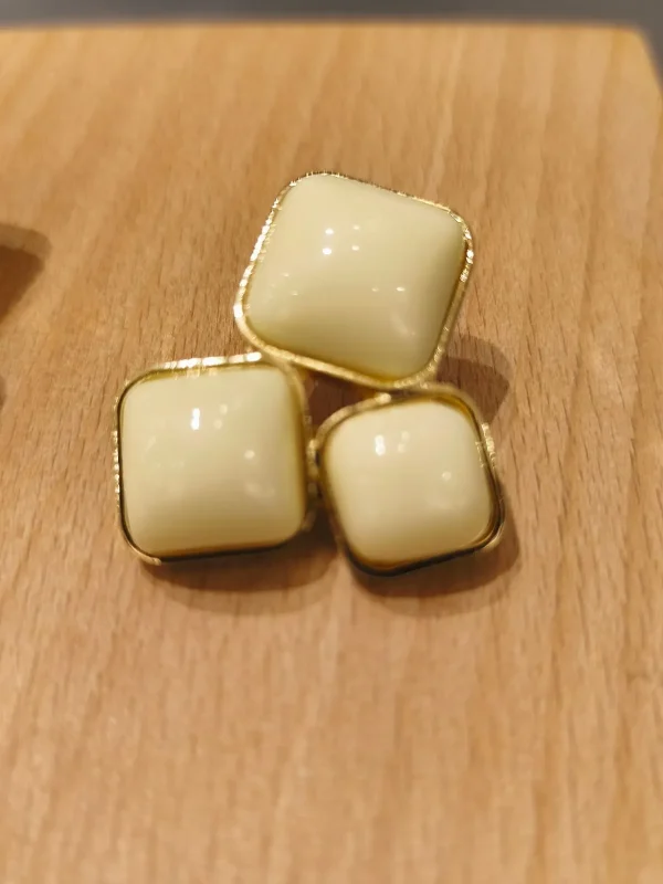 BRINCO DOURADO QUADRADO RESINA - Imagem 5