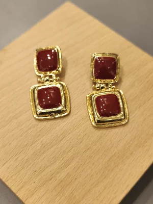 BRINCO 2 QUADRADOS DOURADO