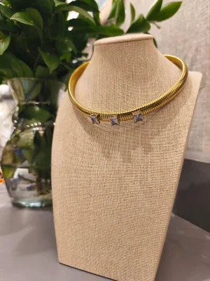 COLAR DOURADO 3 CHATONS