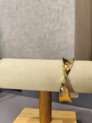 BRACELETE DOURADO LISO TORCAO