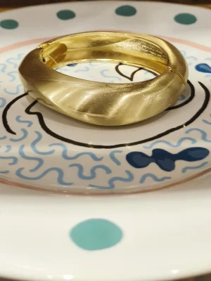 BRACELETE DOURADO ESCOVADO