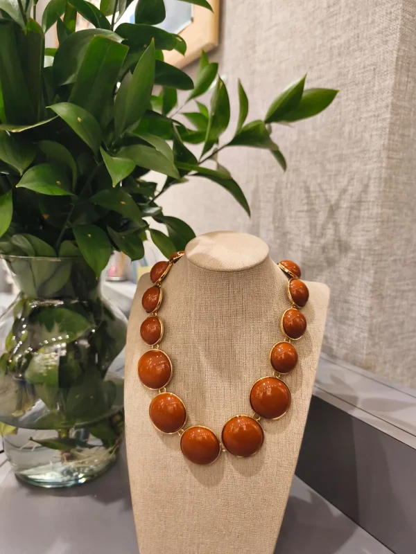 COLAR DOURADO RESINA TERRACOTA