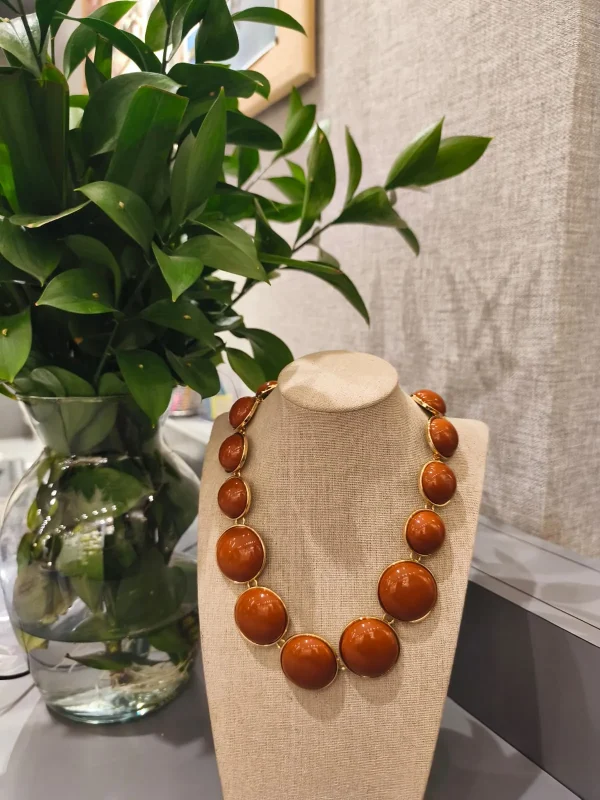 COLAR DOURADO RESINA TERRACOTA - Imagem 2