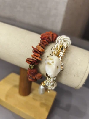 PUSEIRA DOURADO VERMELHO PEDRAS