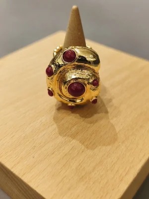 ANEL DOURADO MET CARACOL