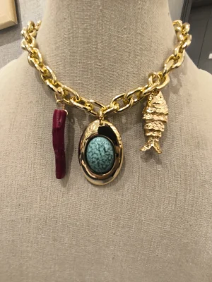 COLAR DOURADO PINGENTE