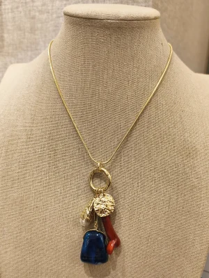 COLAR DOURADO PENCA RESINA