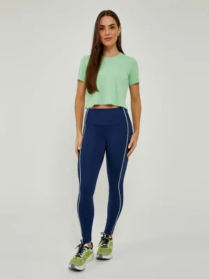 T-SHIRT COM ABERTURA