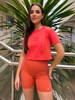 T-SHIRT COM RECORTES